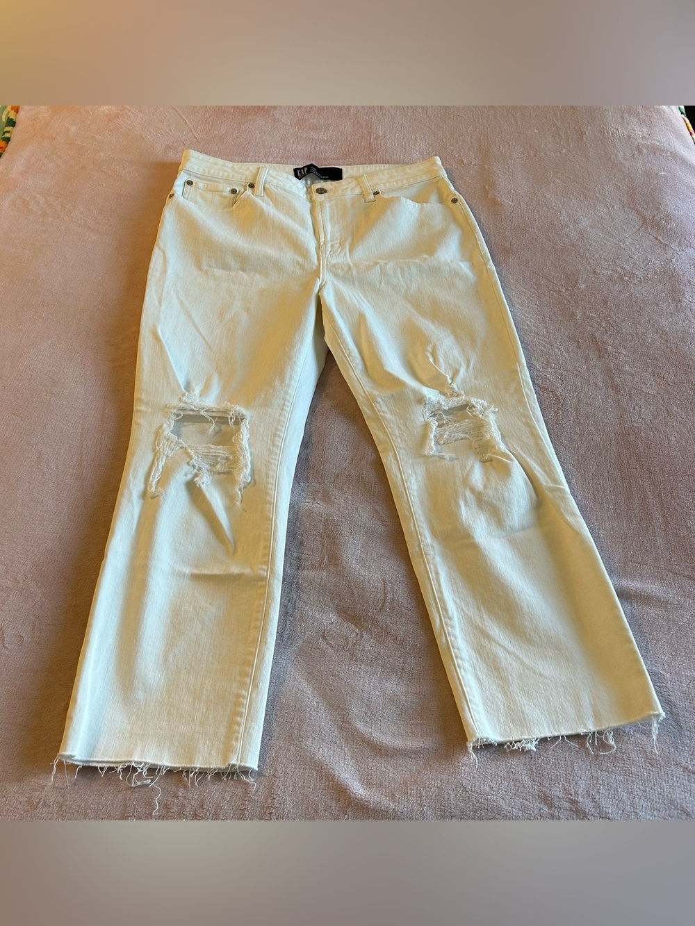 Gap Universal Slim Boyfriend white distressed cropped jeans raw hem size 10/30